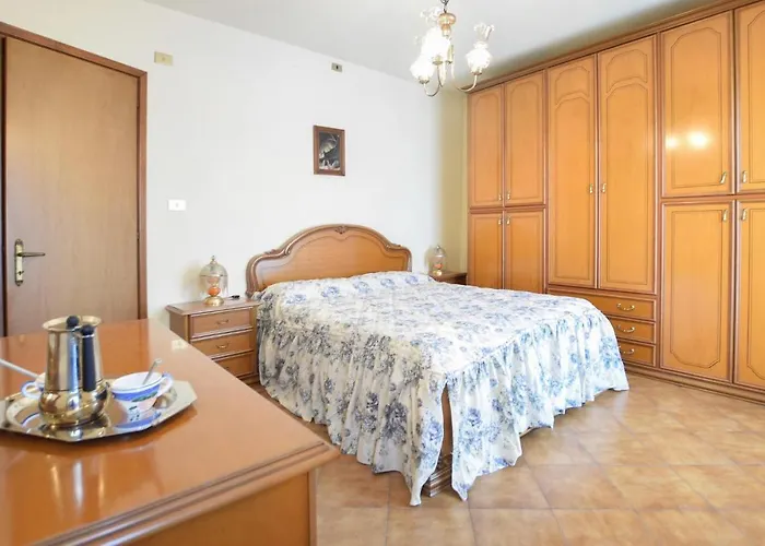 2 Bedroom In * Viareggio