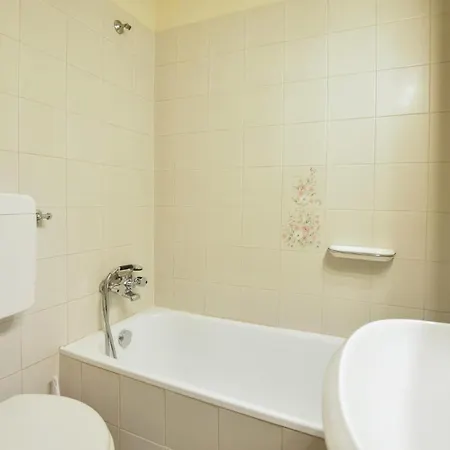 Сasa de vacaciones 2 Bedroom Front In *