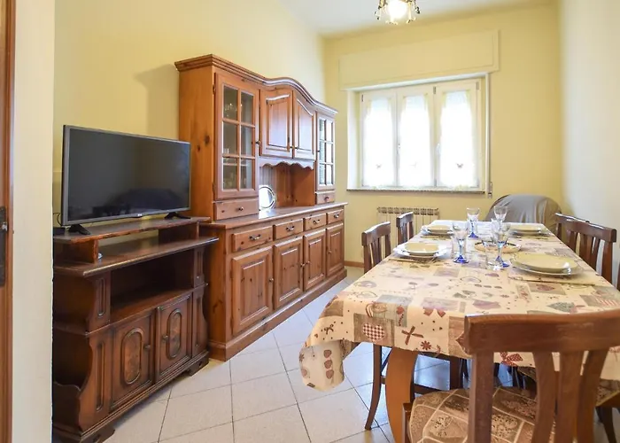 Vakantiehuis 2 Bedroom In Viareggio